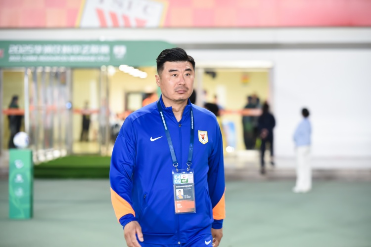 韓鵬：換下克雷桑因他腰部有些傷，李小恒、彭逸翔登場(chǎng)后效果不錯(cuò)