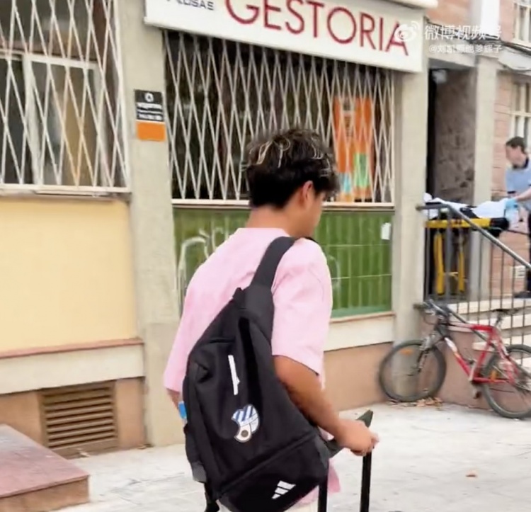 劉凱源已抵達(dá)西班牙，準(zhǔn)備前往比利亞雷亞爾報(bào)到