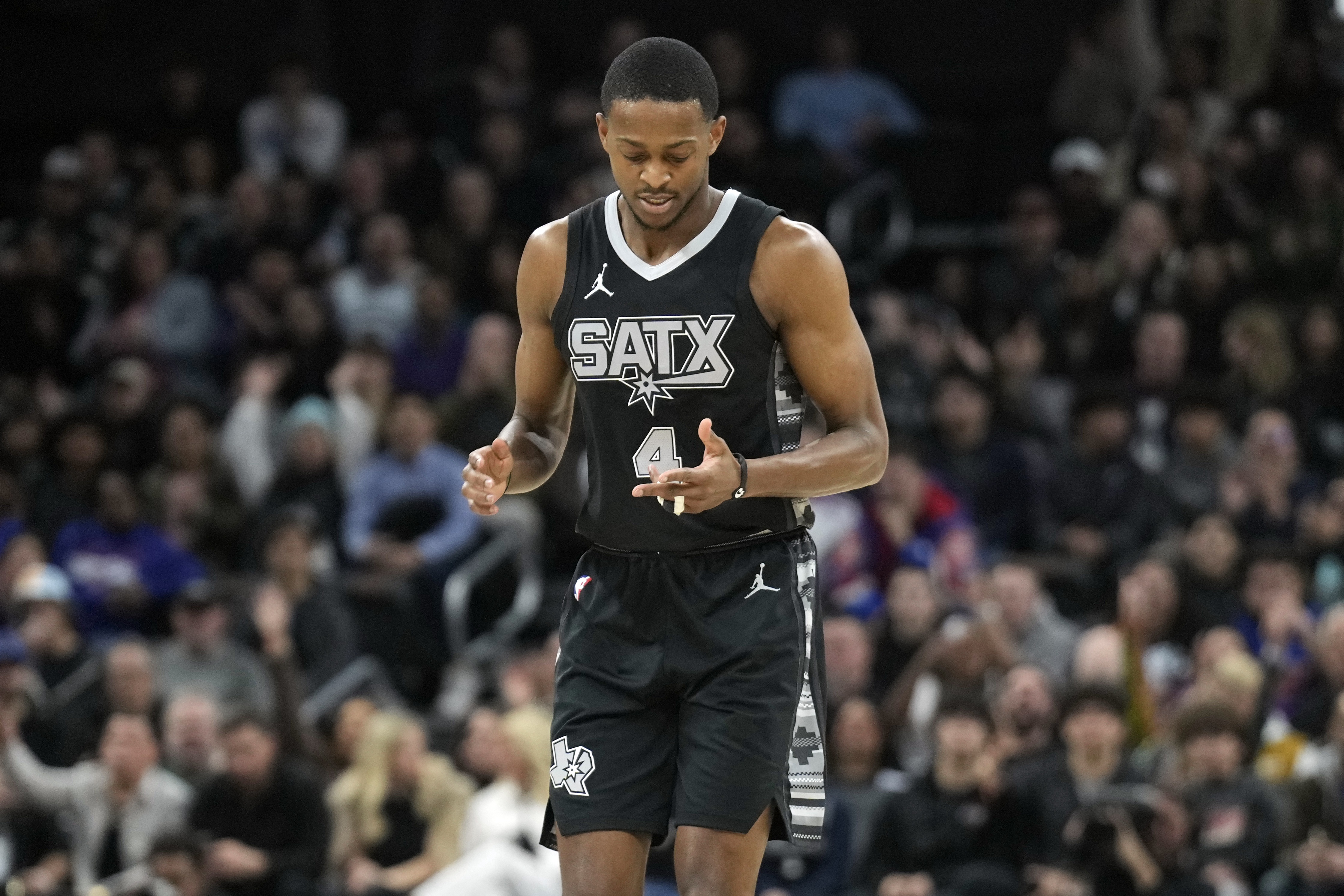 Stein：卡斯爾崛起&哈珀加盟讓很多人好奇馬刺給?？怂鬼斝降囊庠? 
                                         class=