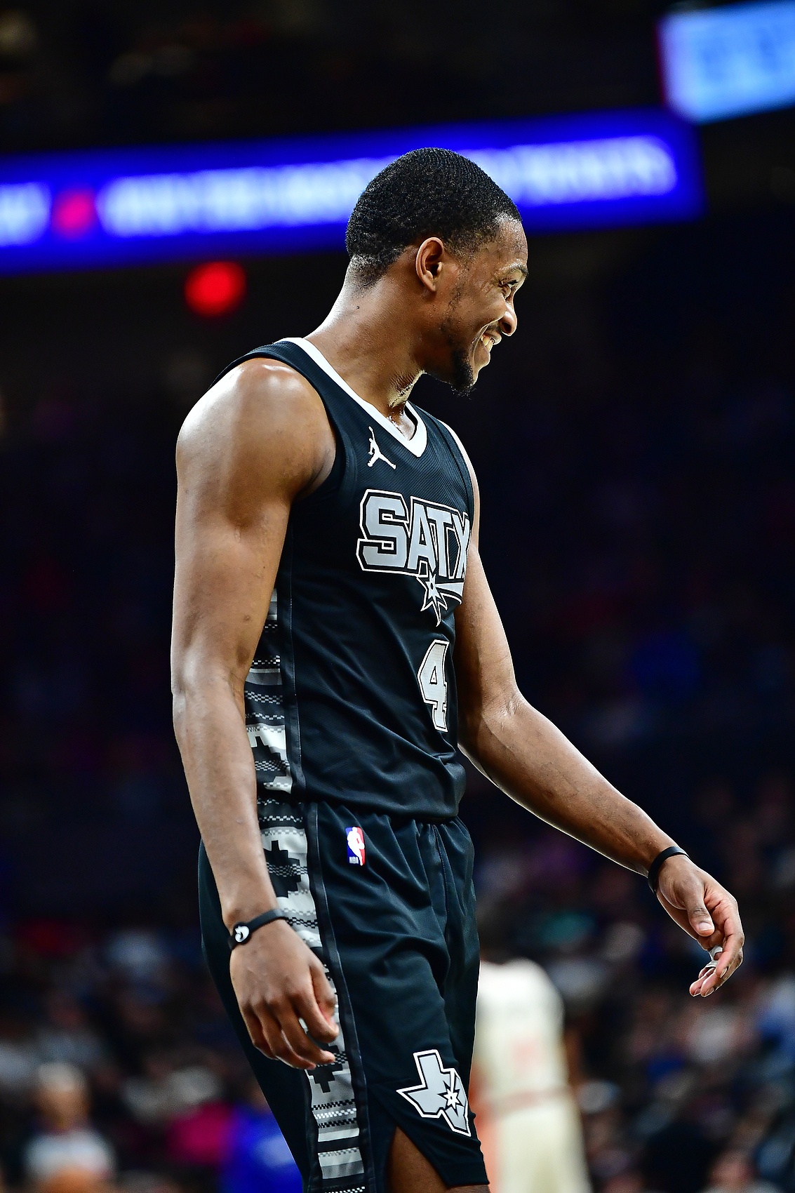 ?？怂股谋Ｕ闲劫Y累計(jì)已達(dá)4.16億 超越保羅排名現(xiàn)役球員第19位