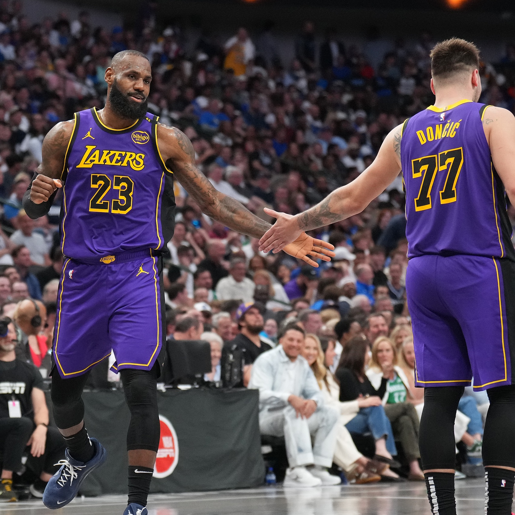 名記：詹姆斯與管理層和隊友的溝通一切正常 沒有想離開的跡象