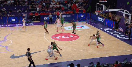 在中國(guó)隊(duì)鋒線傷病嚴(yán)重得多的情況下 王俊杰這點(diǎn)的補(bǔ)充太重要了