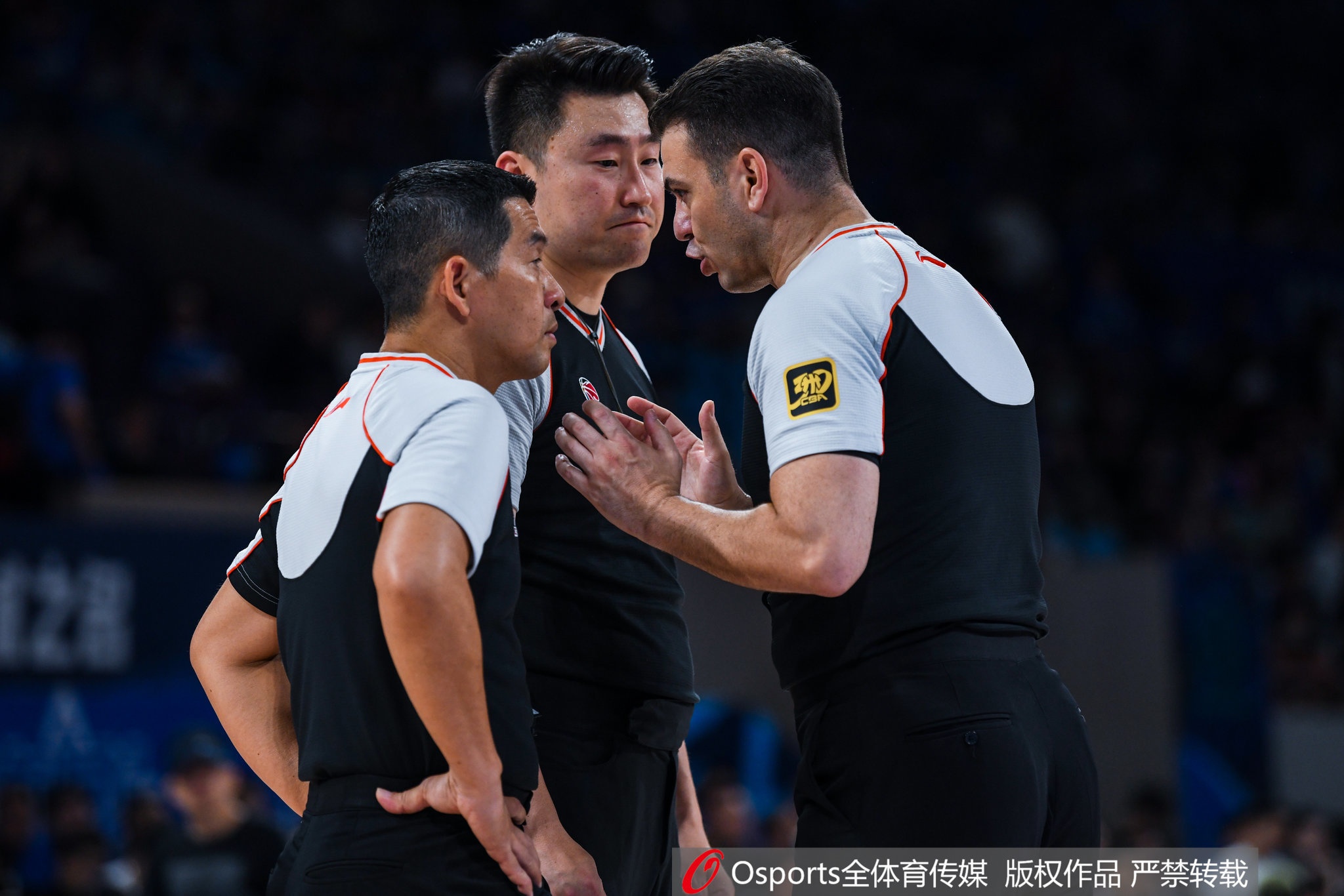 中國(guó)隊(duì)外線表現(xiàn)亮眼 亞洲杯取開門紅 “裁判外交”讓沙特懵圈！