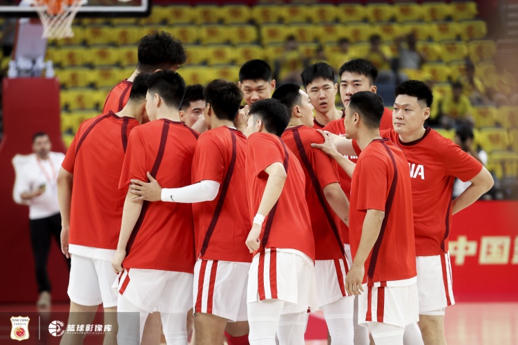 媒體人：中國男籃首勝驚喜在細節(jié)進步 方向正確比成績更關(guān)鍵
