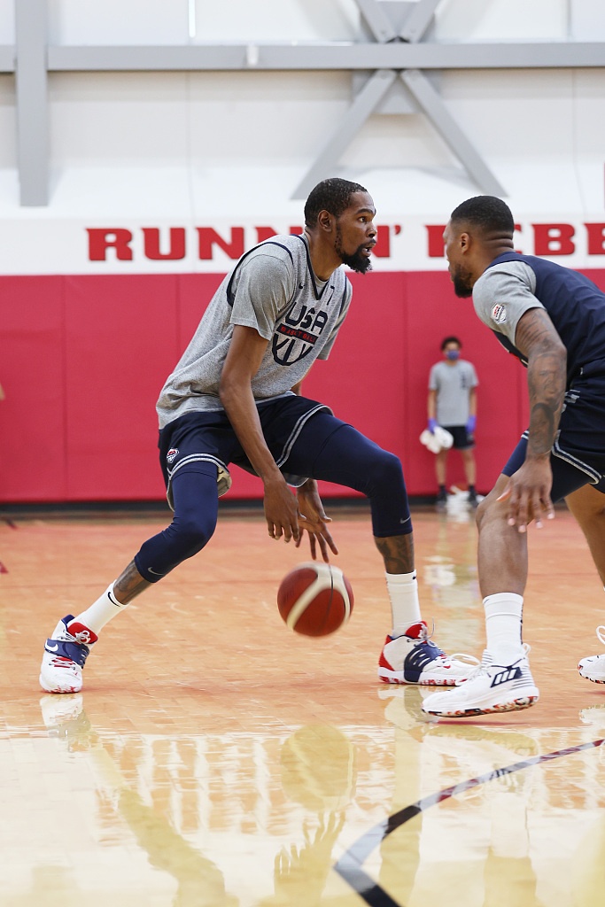 懷特談防守杜蘭特：你拼命跳也妨礙不了他投籃 他就是個(gè)冷血?dú)⑹? 
                                         class=