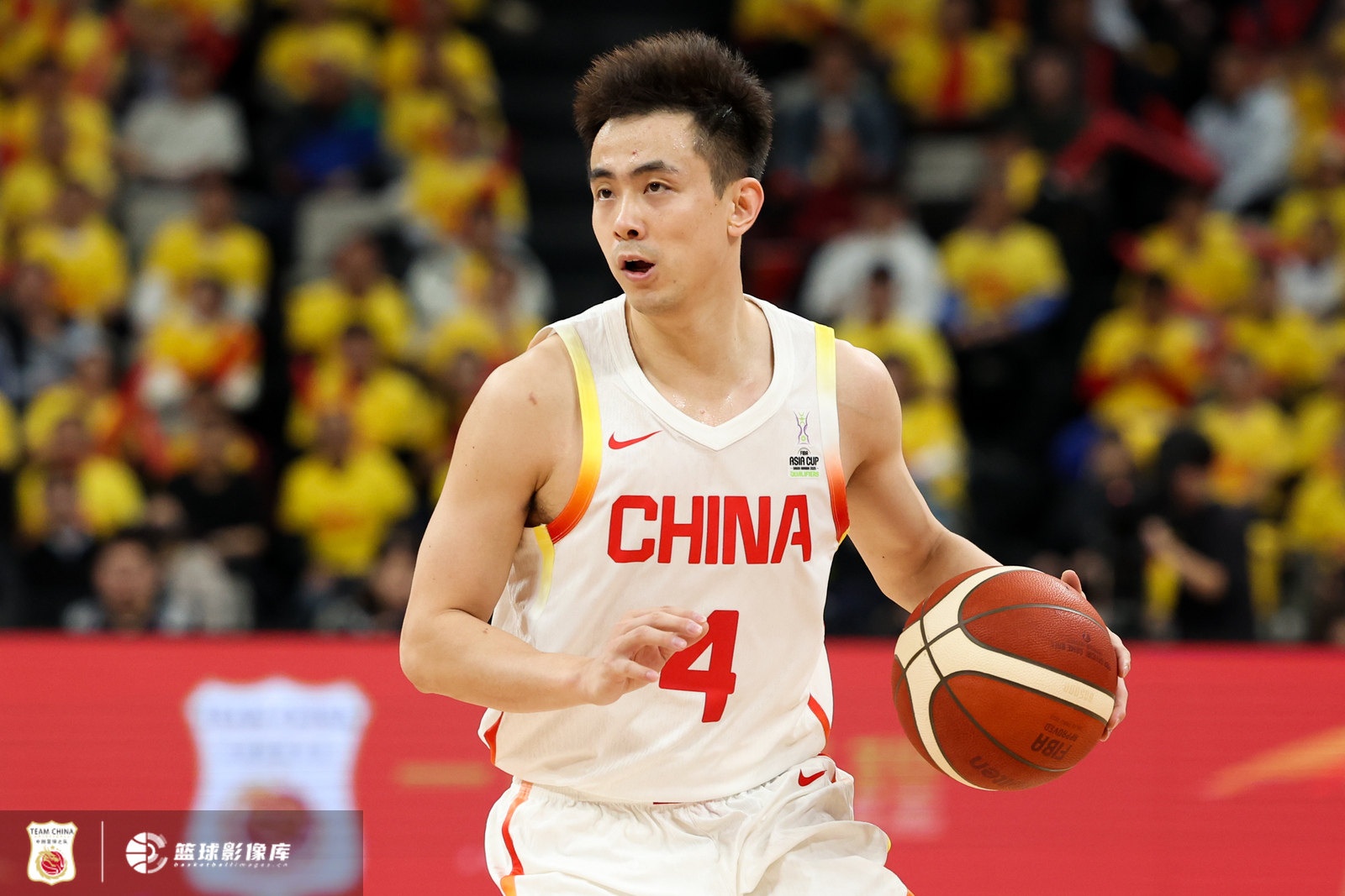 趙繼偉：國家隊出去聚餐一般都是隊長買單 必然有一個沒教練的群