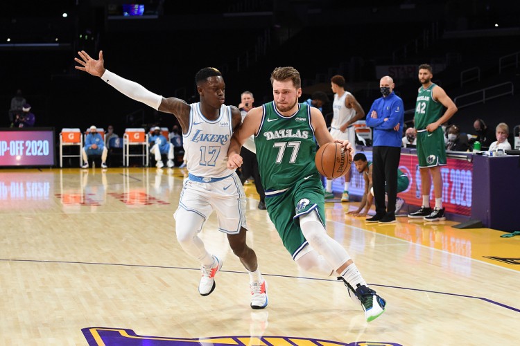 施羅德：東契奇可以不受限制地得分 他在場上總能做出正確的決定