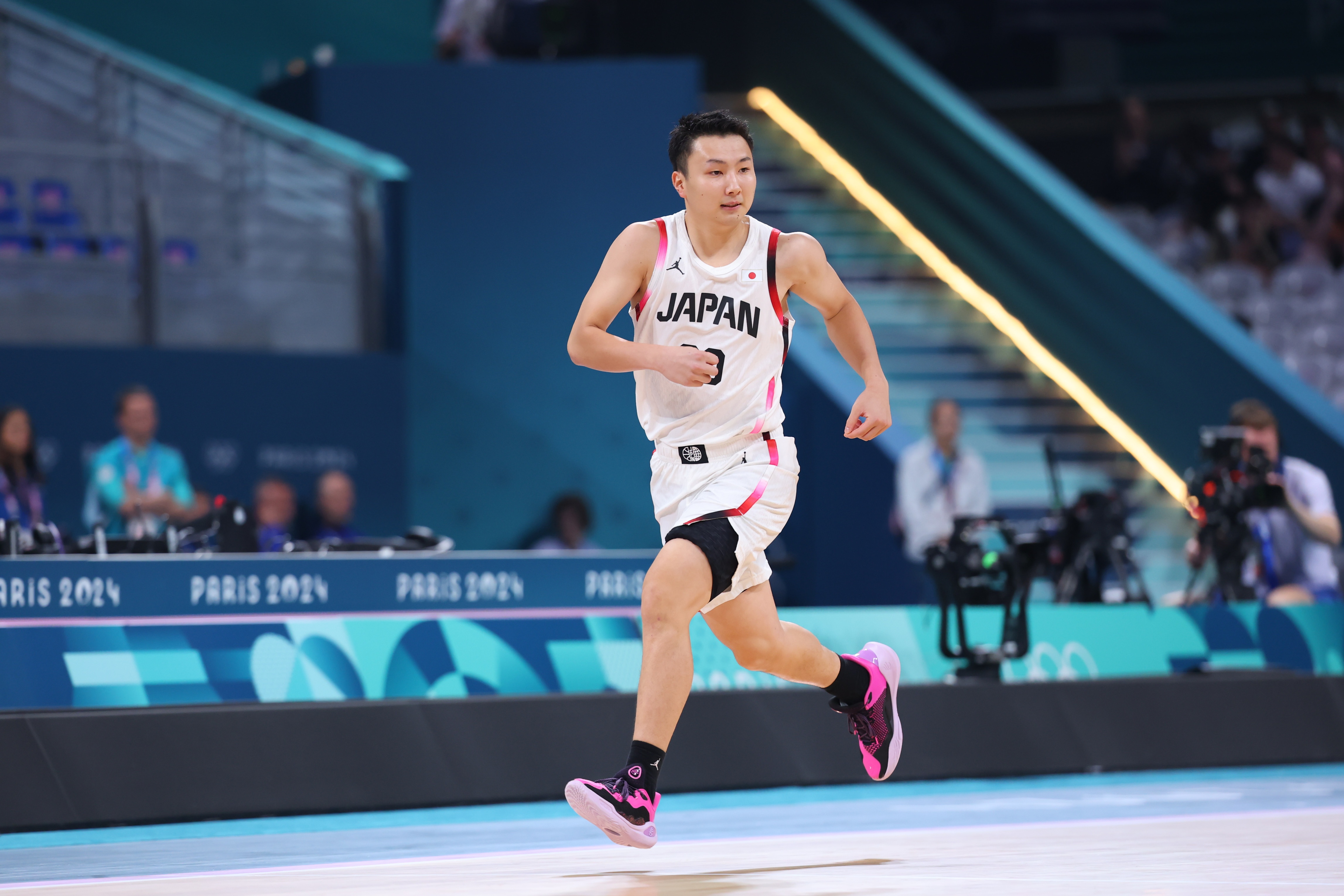 媒體人：富永啟生能扔但不能持球主導(dǎo)進(jìn)攻 日本&伊朗進(jìn)四強都挺難