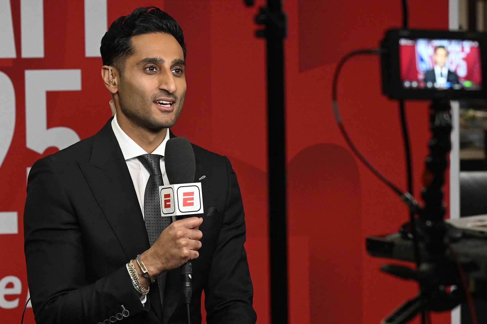 Shams：爆料077交易當(dāng)晚我只睡了30分鐘 很擔(dān)心推文中有錯字