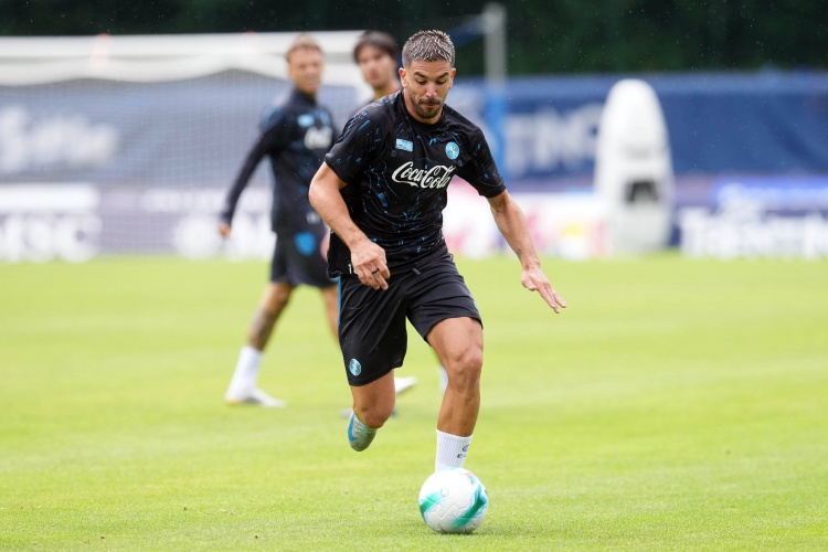 都靈官方：30歲那不勒斯前鋒喬瓦尼-西蒙尼租借加盟，含買斷條款