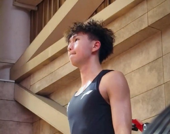 媒體人：廣州男籃兩年后有權(quán)買(mǎi)斷張文杰 在交易中得到了現(xiàn)金