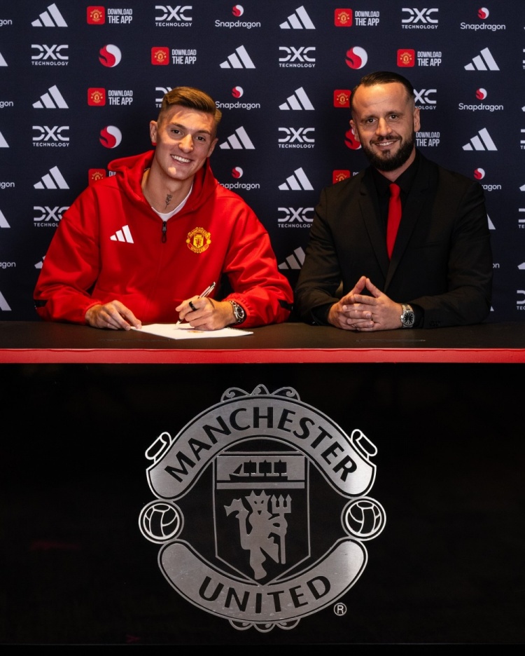 塞斯科經(jīng)紀(jì)人ins發(fā)文：多年前攜手登頂?shù)某兄Z今已實(shí)現(xiàn)，為你驕傲