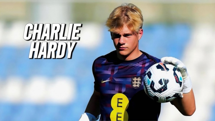 英媒：曼聯(lián)接近簽下德比郡16歲天才門將查理-哈迪