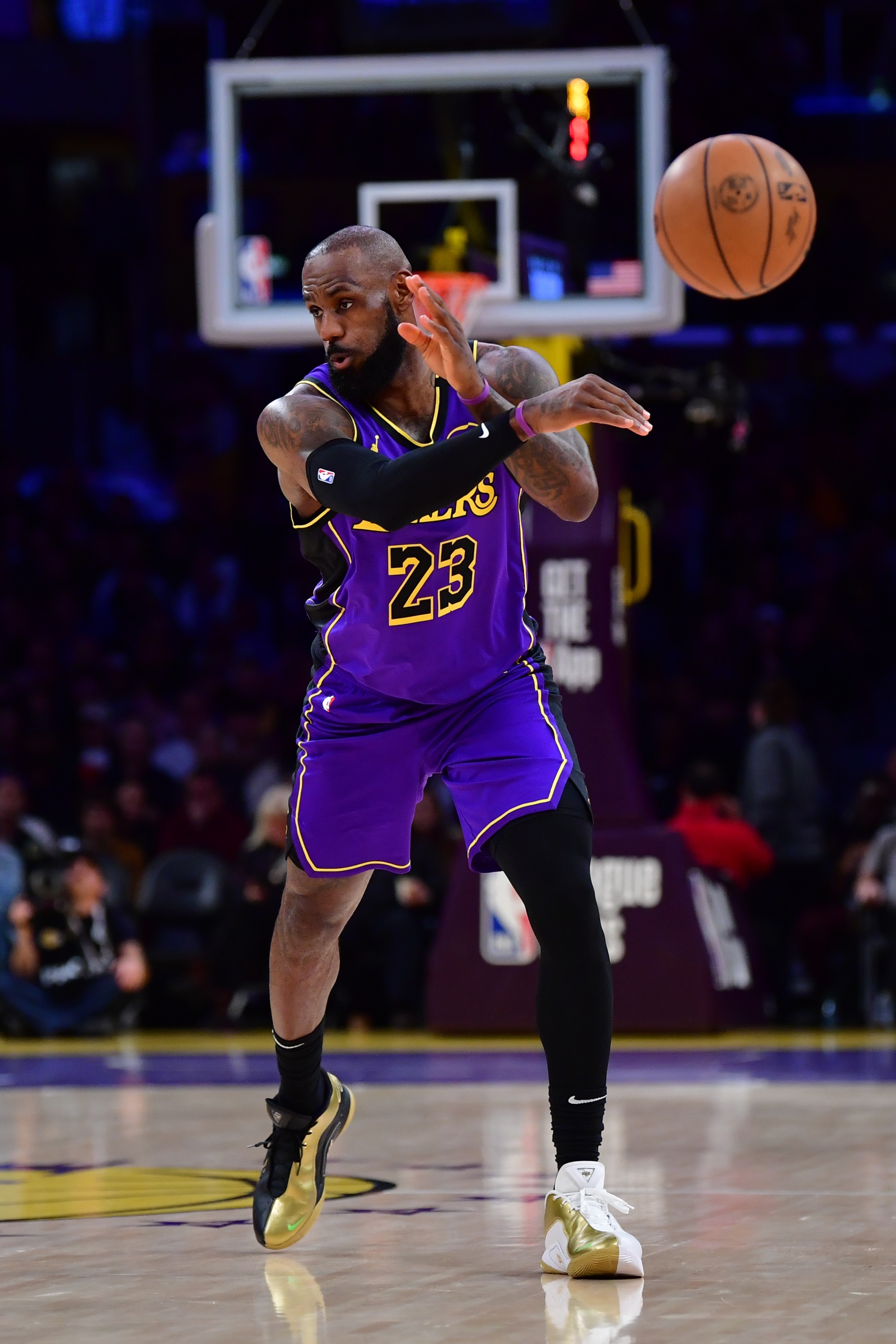 名記：詹姆斯的高明之處在于他總是不明說 總能裝作什么都沒做