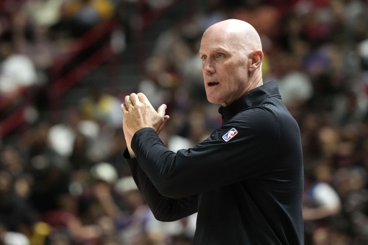 夏聯(lián)冠軍主帥！美記：詹特接近加入邁克-布朗教練組任進(jìn)攻協(xié)調(diào)員