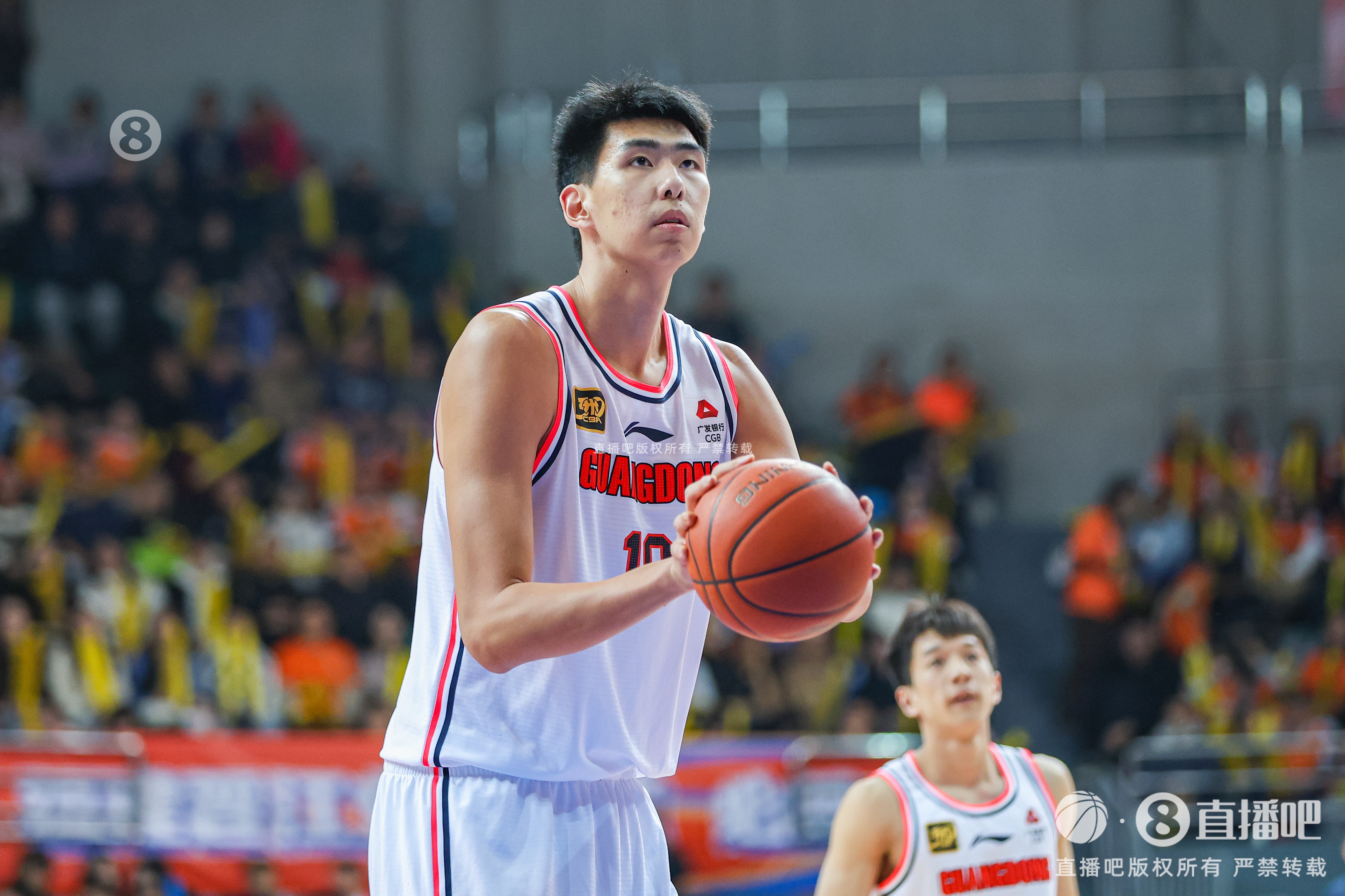 市場(chǎng)行情如何？21歲的徐昕上賽季場(chǎng)均10分鐘能攻下4.7+2.8+1.2