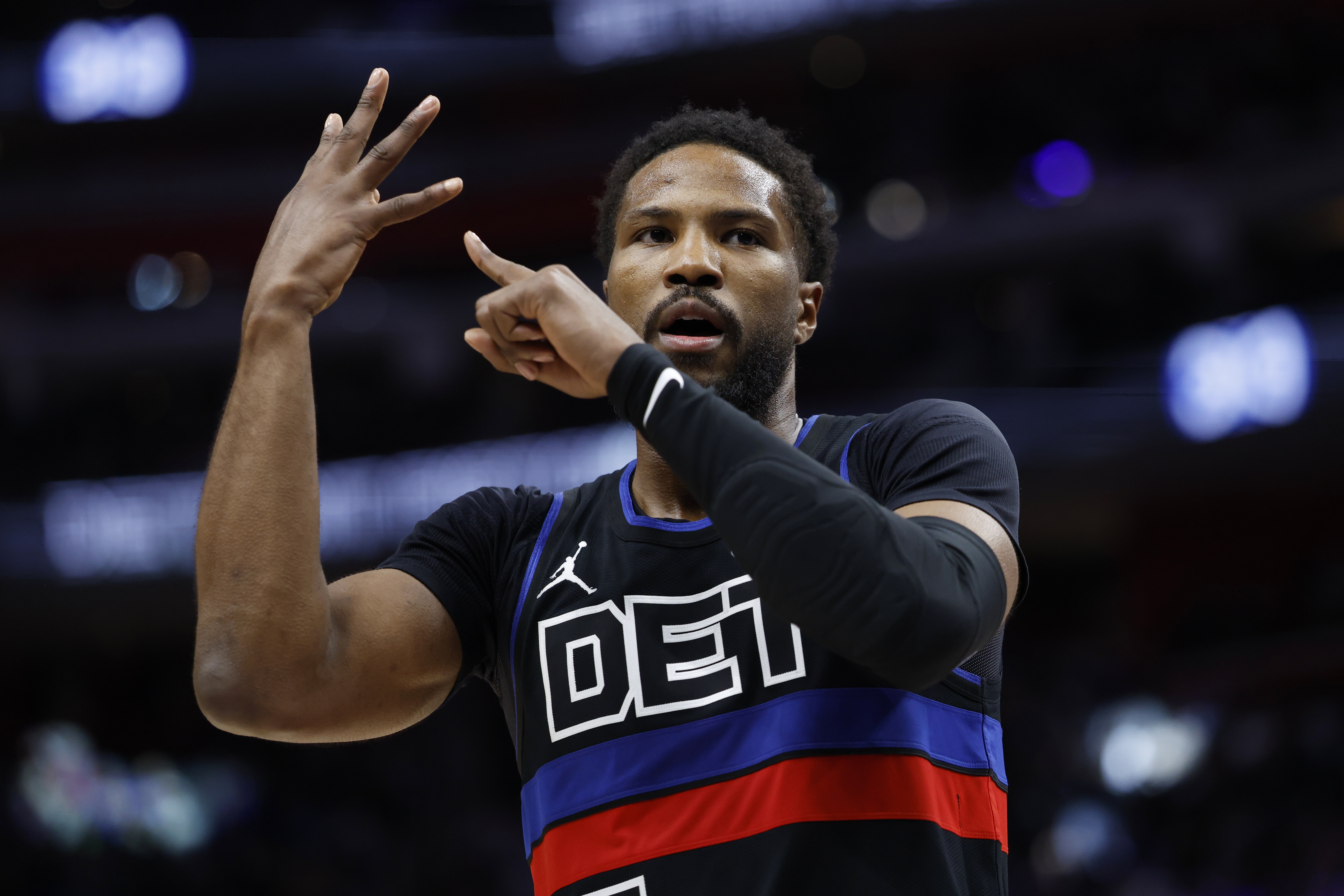 涉賭+欠錢(qián)！名記：活塞給比斯利留了個(gè)位置 等后者處理完場(chǎng)外麻煩