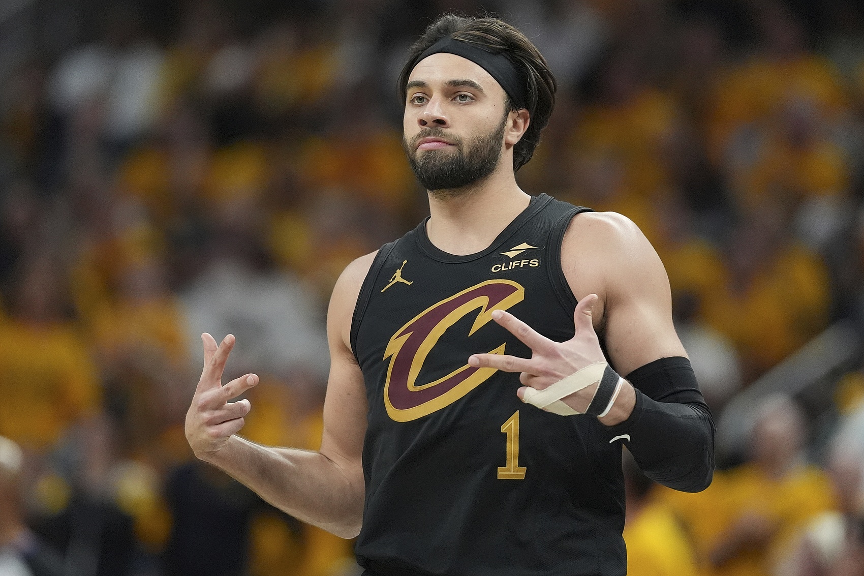 隊(duì)記：斯特魯斯投籃有牽制力 從風(fēng)格而言他比亨特更適合先發(fā)