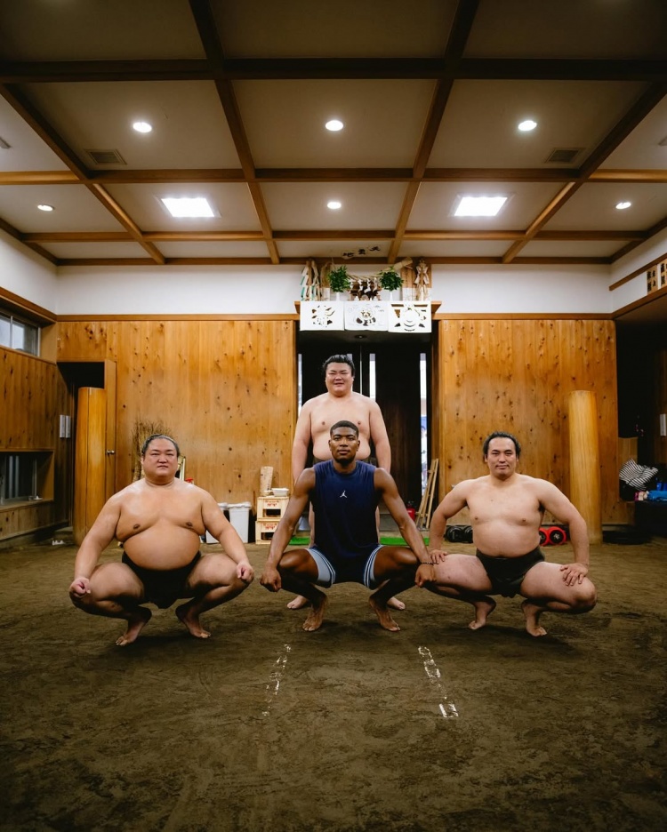 敢挑戰(zhàn)八村身邊的相撲選手嗎？帕金斯：給我一個月時間準備一下