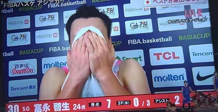 亞洲杯宣稱目標(biāo)奪冠！日本慘敗黎巴嫩無緣8強 富永啟生賽后哭了