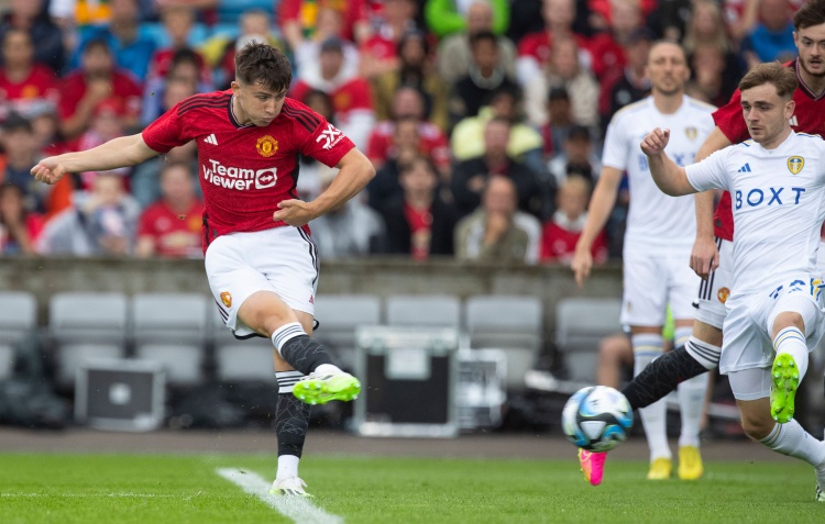 曼聯(lián)租將罰丟點球遭主帥調(diào)侃：祝你在老特拉福德罰點球時好運