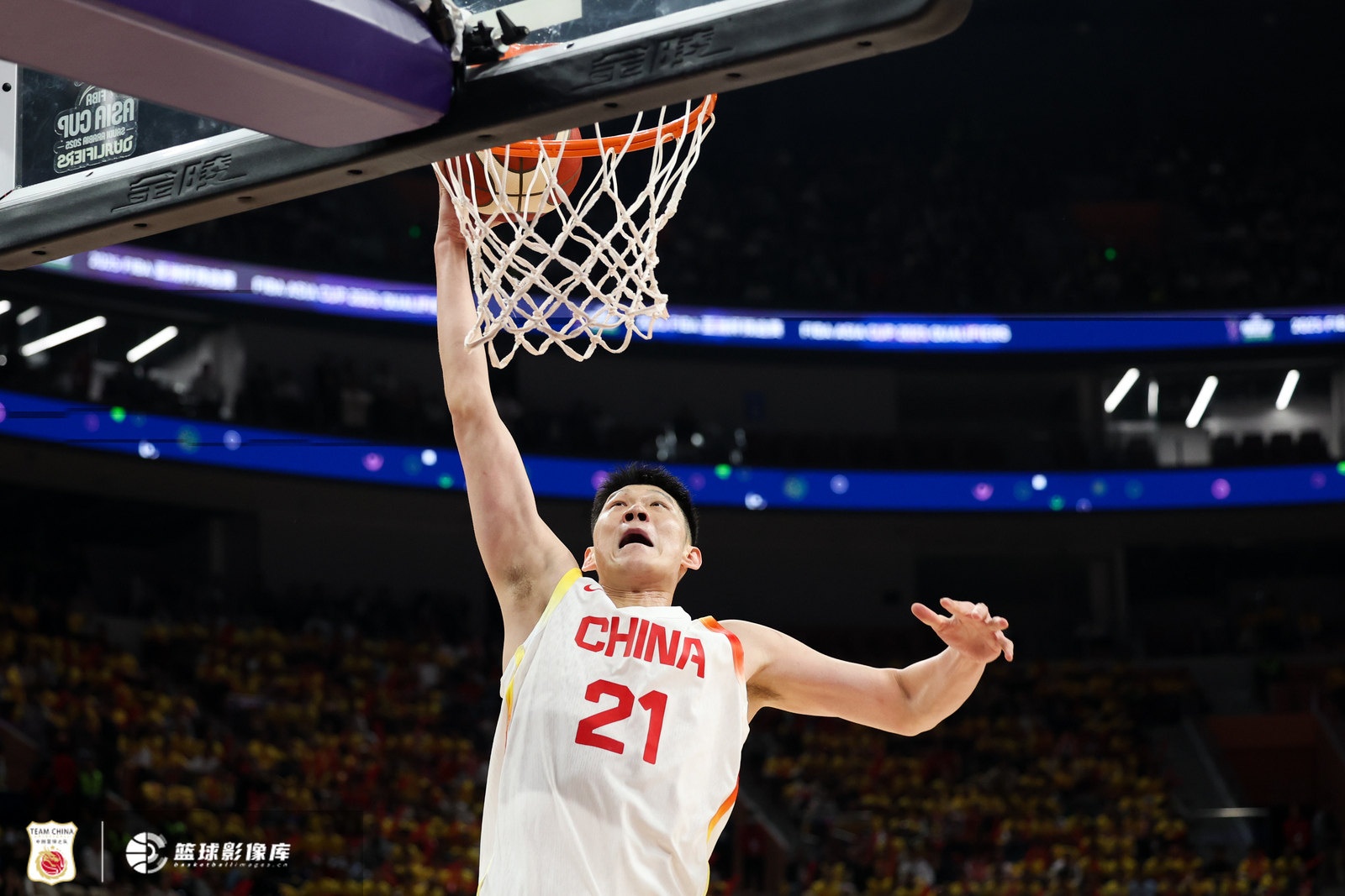 定海神針！胡金秋三節(jié)戰(zhàn)罷9投7中 砍下15分11籃板1蓋帽0失誤