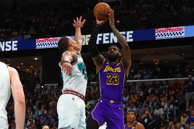 小里弗斯：詹姆斯的跳投可能在退役時(shí)達(dá)到巔峰 這太瘋狂了