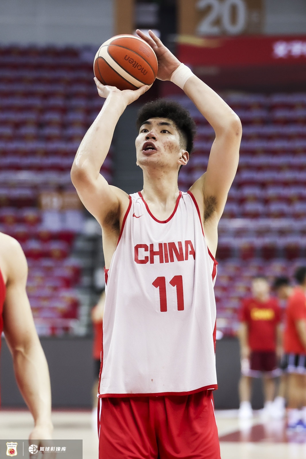 殺傷內(nèi)線！余嘉豪首節(jié)6罰5中 得到5分3籃板