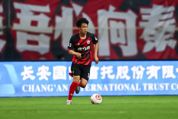 荷乙老牌隊鐵心尋租國青中場：架起中歐足球的橋梁