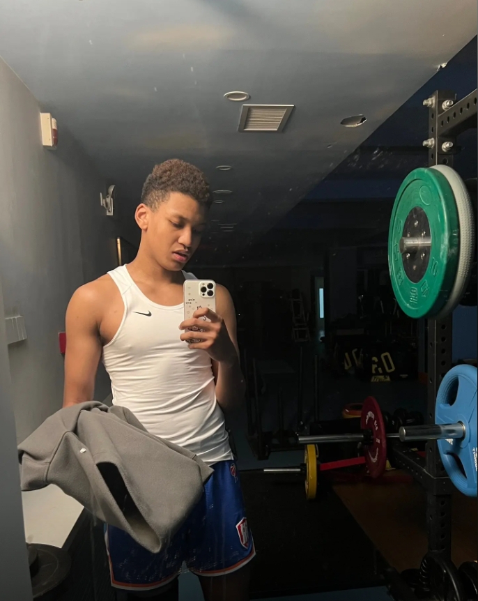 媒體人：馮傲進(jìn)攻端定位還比較模糊 但防守的天賦和習(xí)慣是真的好