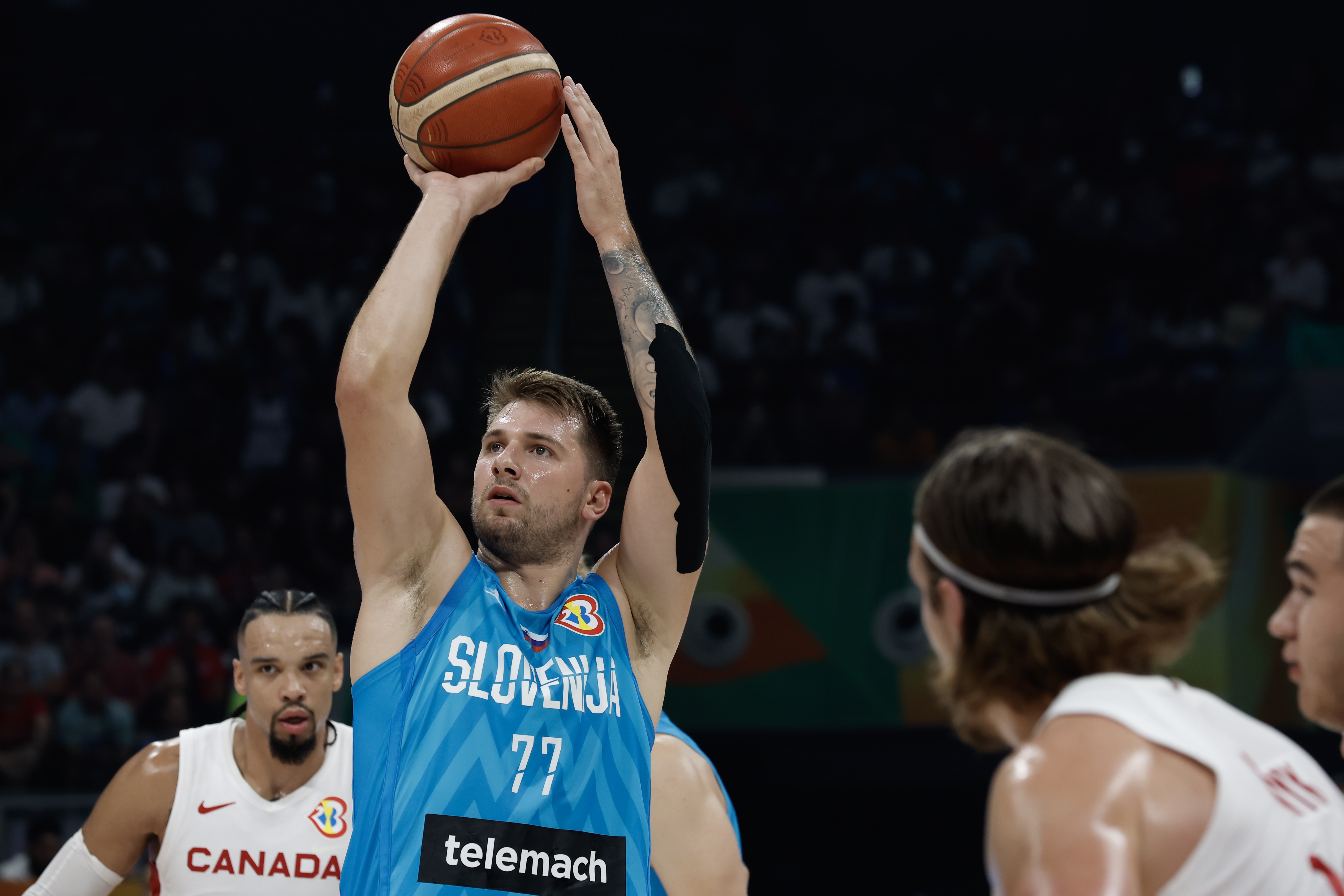 再等一天！東契奇缺席與立陶宛的熱身賽 明日對陣?yán)摼S亞將出戰(zhàn)