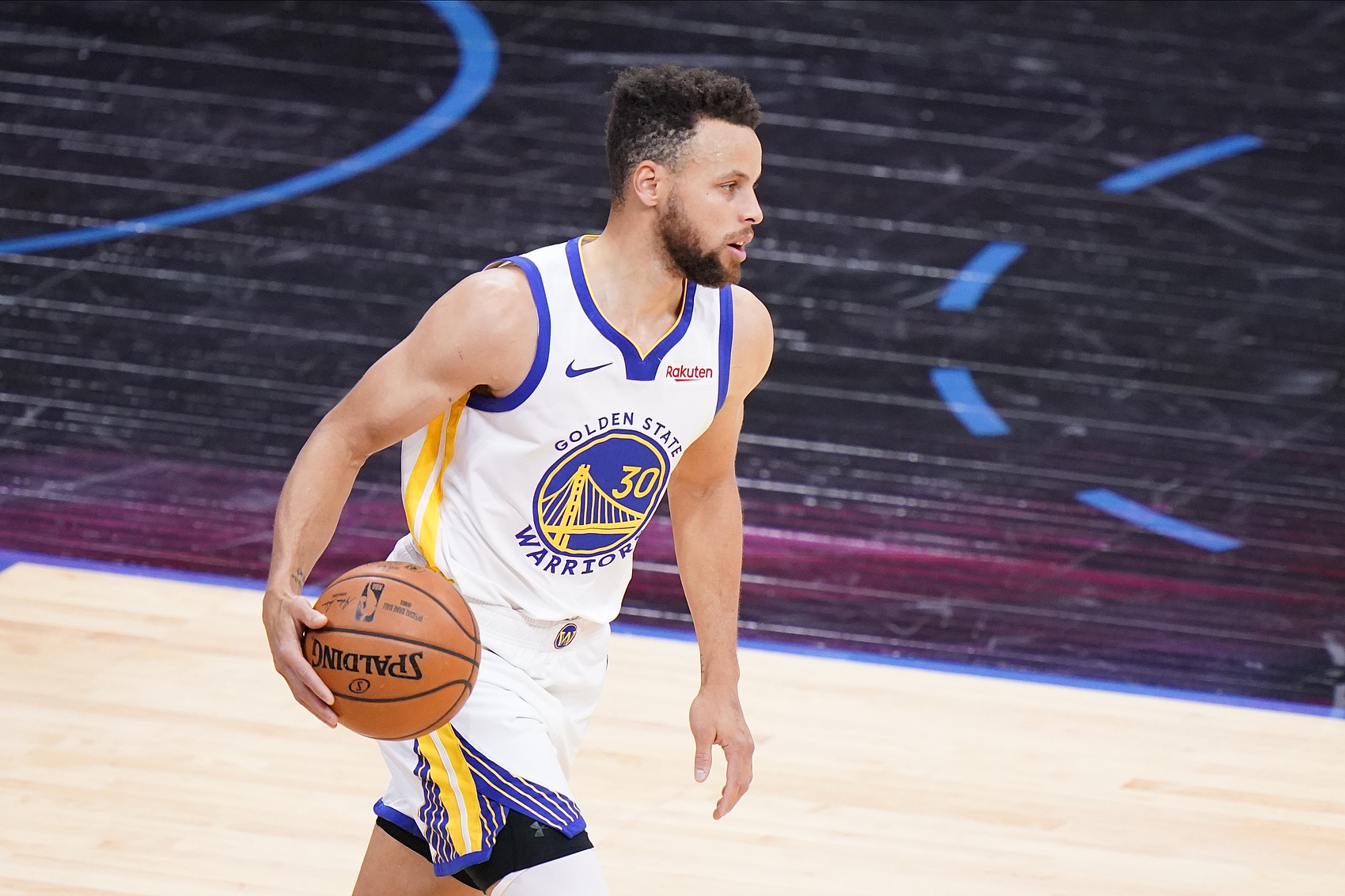 大學(xué)恩師：庫(kù)里富有想象力 總在思考傾聽(tīng) 這種天賦我不知如何培養(yǎng)