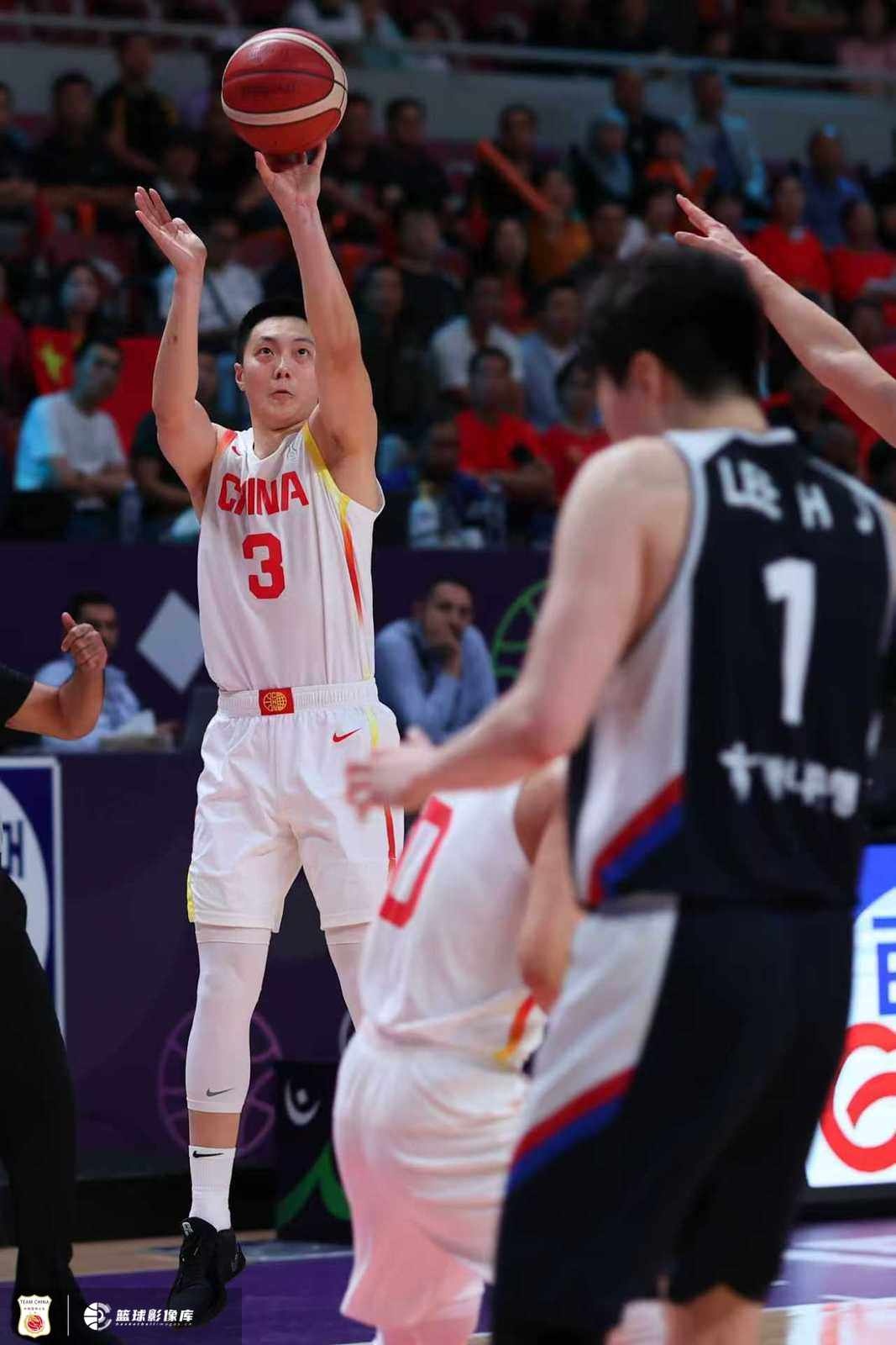 蘇群：所有人都在罵胡明軒時(shí) 應(yīng)該靜下來想為何郭士強(qiáng)非要帶他？