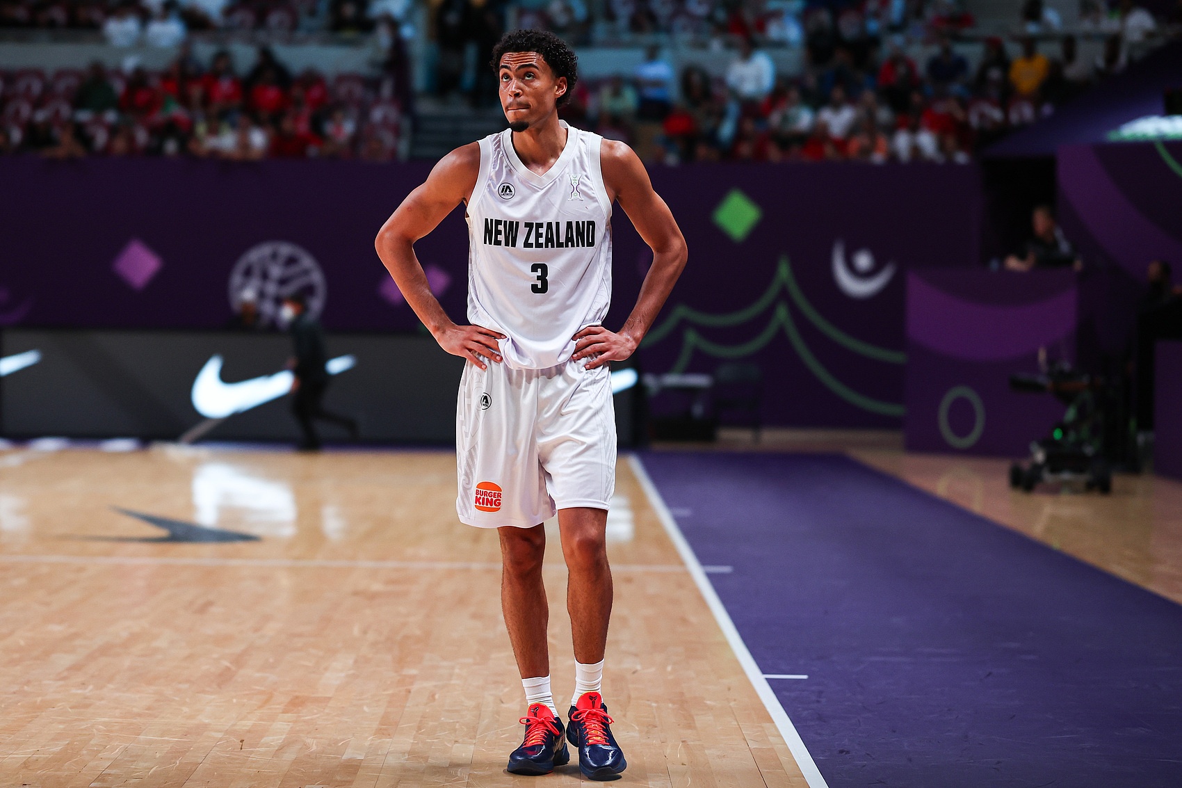 媒體人：新西蘭男籃善身體對(duì)抗 內(nèi)線不高但很壯 中國(guó)男籃拼吧