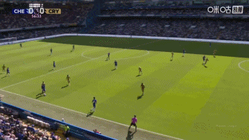 剛上場(chǎng)就有效果！埃斯特旺邊路過(guò)人突入禁區(qū)傳中，內(nèi)托頭球沒頂正