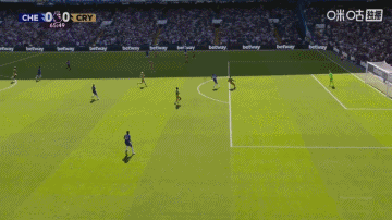 錯(cuò)失良機(jī)！埃斯特旺門前獲得機(jī)會(huì)沒停好，轉(zhuǎn)身爆射打飛