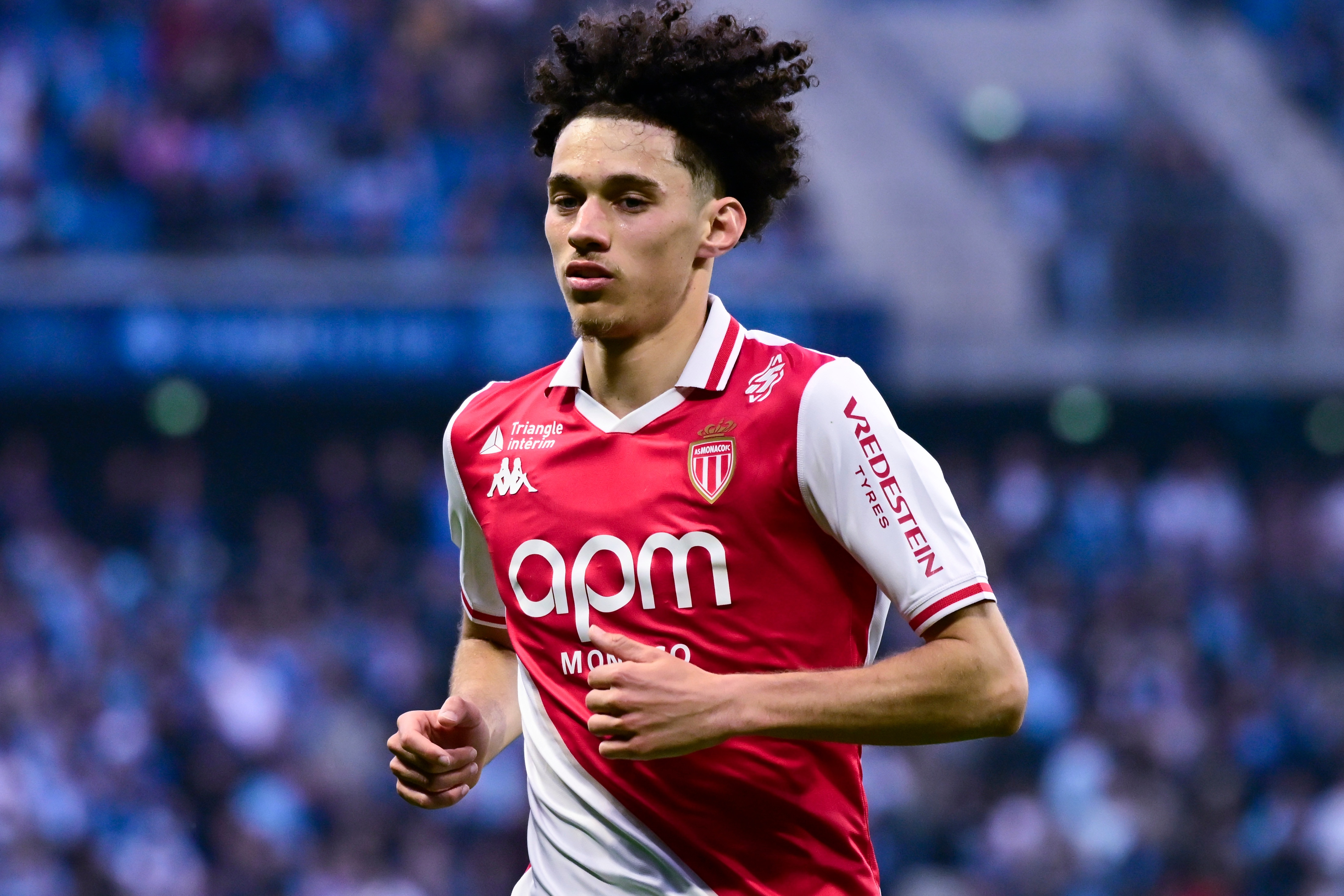 德天空：勒沃庫森現(xiàn)在認(rèn)為簽阿克利烏舍的機會很小 曼城在競爭中