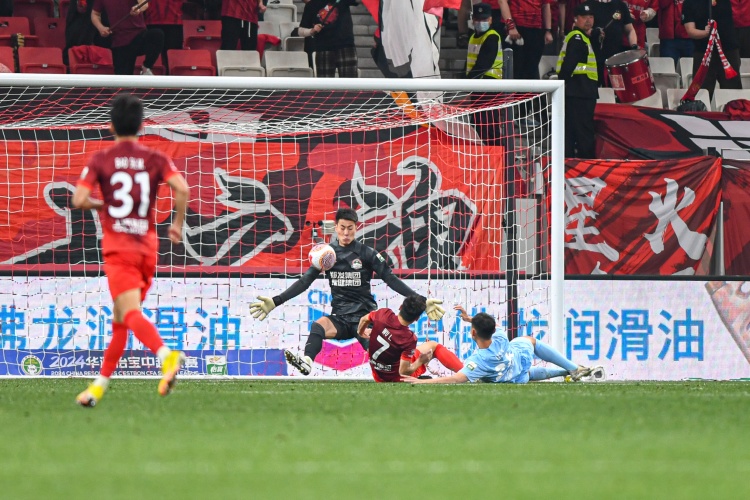 足球報：徐嘉敏確定無緣足協(xié)杯半決賽，甚至?xí)绊懼蟮穆?lián)賽