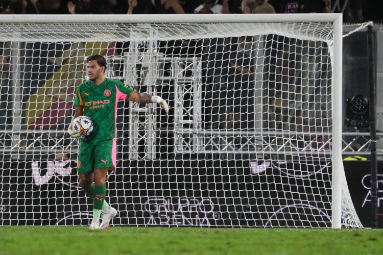 差價(jià)太大！羅馬諾：加拉塔薩雷1000萬(wàn)歐報(bào)價(jià)埃德森，曼城要2500萬(wàn)