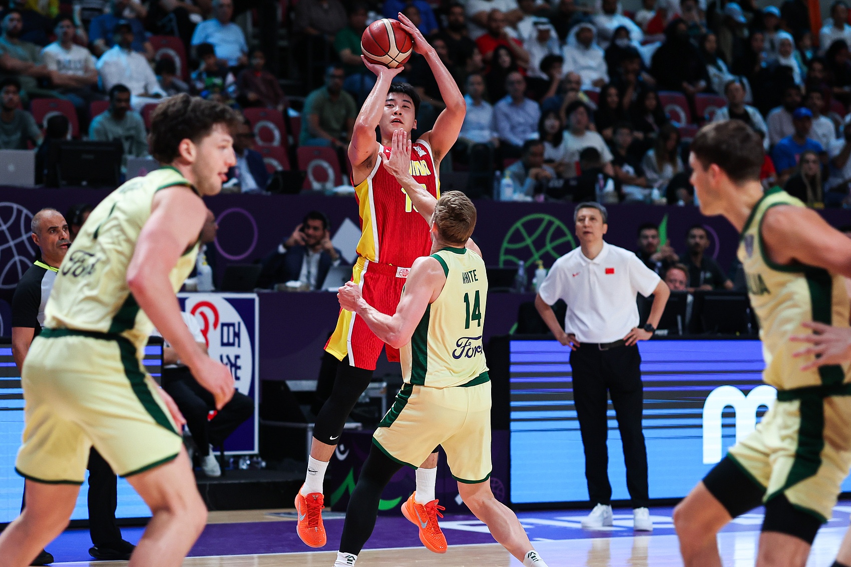 王俊杰：亞洲很多隊強(qiáng)度甚至不如NCAA 打澳大利亞第一次有壓迫感