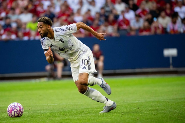 隊(duì)友贊庫(kù)尼亞：做對(duì)手和隊(duì)友完全不一樣；他就是曼聯(lián)需要的球員