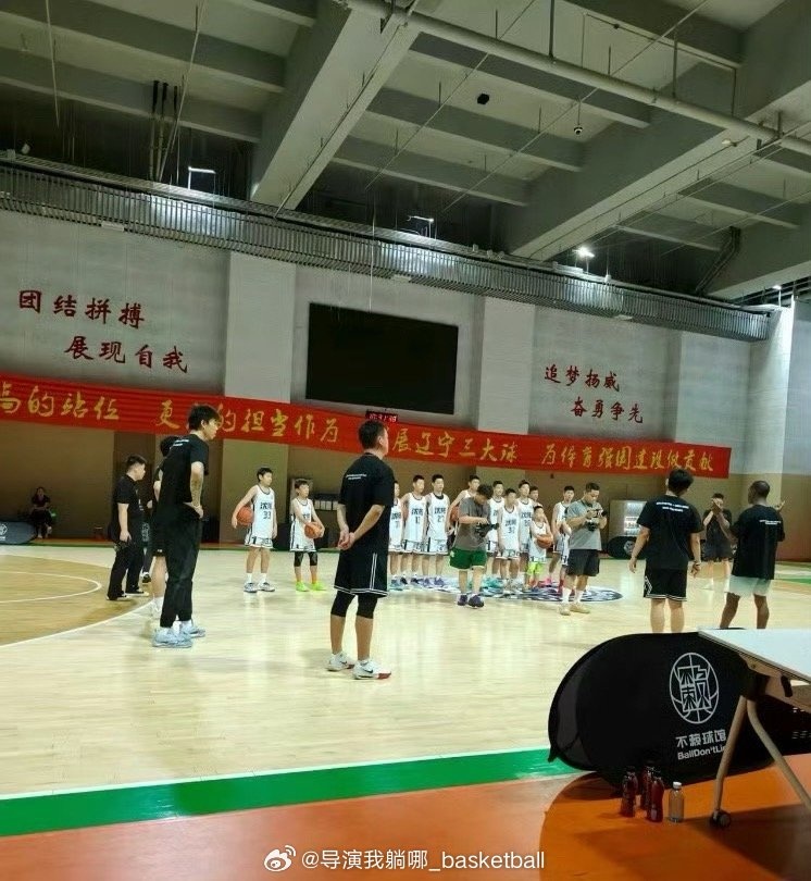 圖片來(lái)自@導(dǎo)演我躺哪_basketball