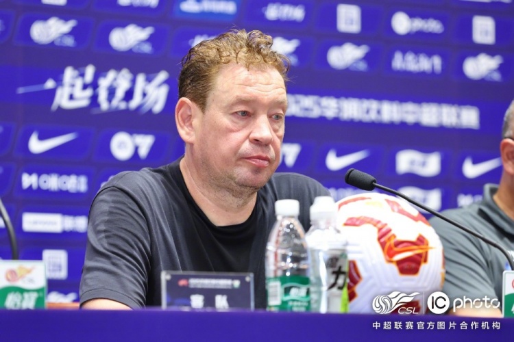 斯盧茨基：李可和路易斯都出現(xiàn)了傷病，于漢超今天的表現(xiàn)非常出色