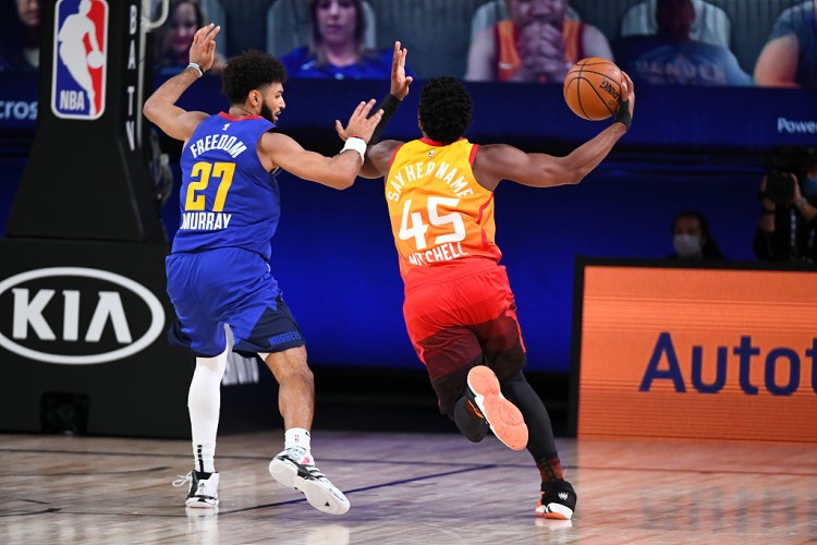 5年前的今天：園區(qū)大戰(zhàn)米切爾51分對(duì)轟穆雷50分 爵士勝掘金拿賽點(diǎn)