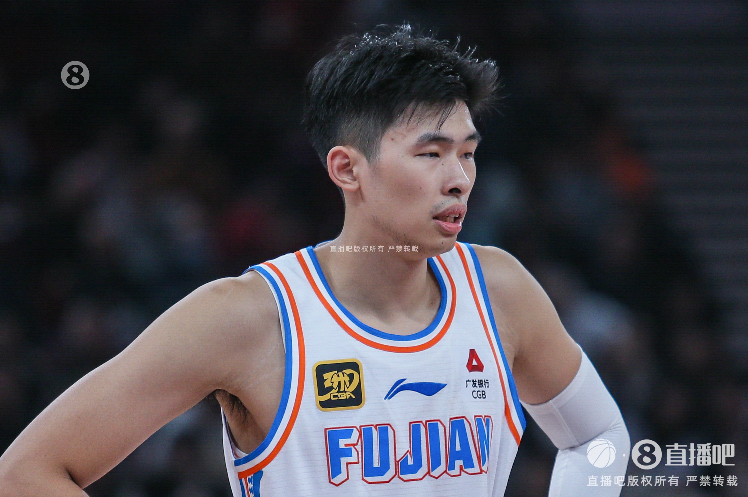 媒體人：福建先后續(xù)約鄒陽和黎伊揚(yáng) 明確了球隊(duì)未來的基本框架