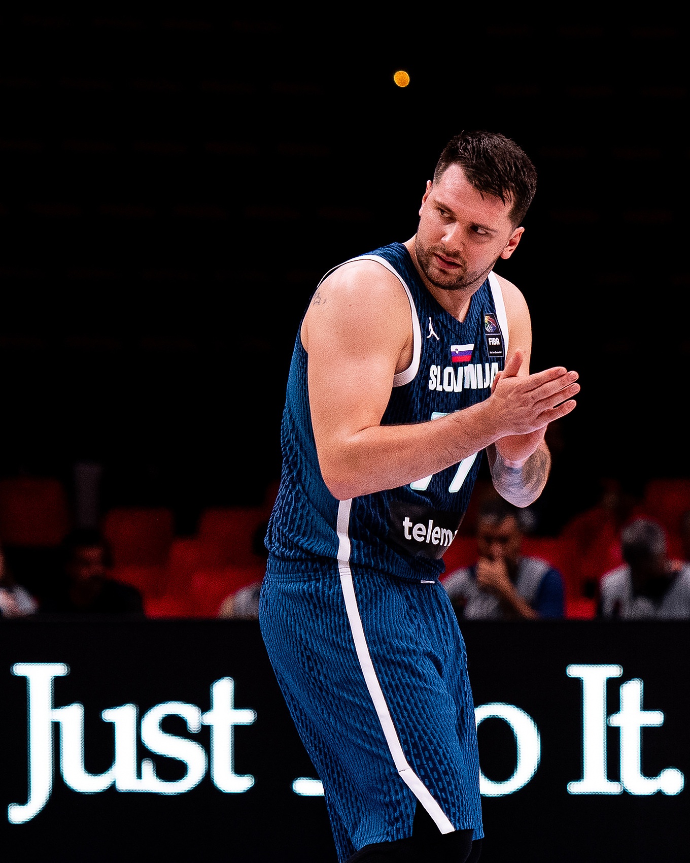 盡力局！東契奇屢遭包夾穩(wěn)定輸出 18罰17中空砍34分4板9助5斷2帽