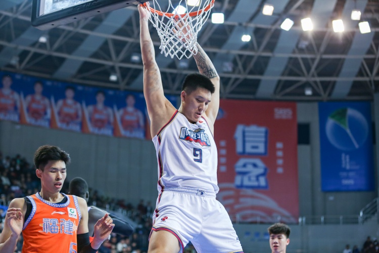 媒體人：吉林已注冊17人&留一席給曾繁日 后者與同曦續(xù)約分歧較大