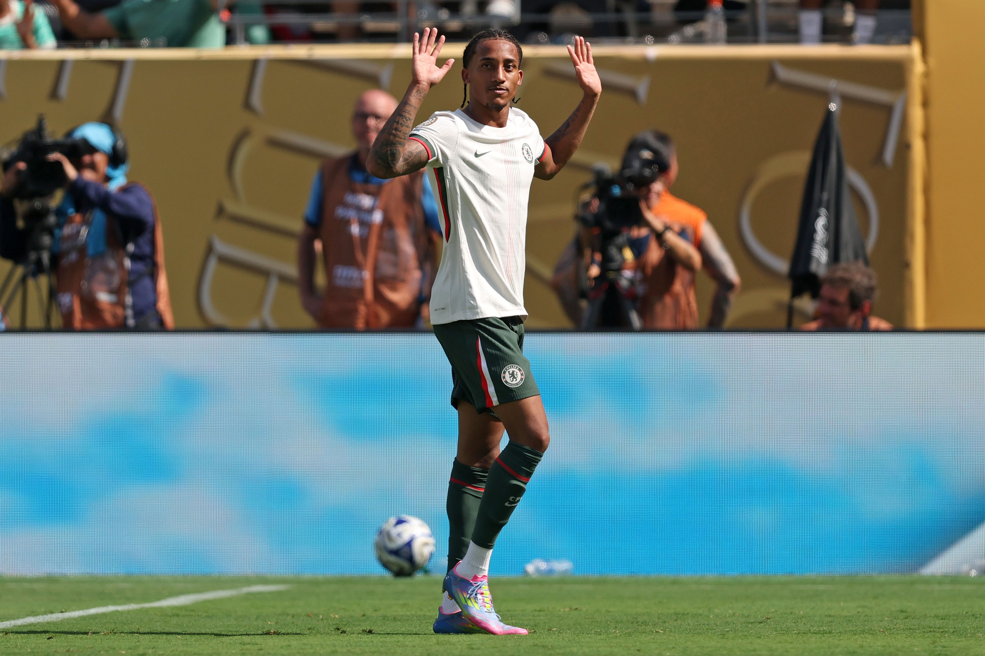 若昂-佩德羅前5場(chǎng)首發(fā)打進(jìn)5球，是藍(lán)軍隊(duì)史第4位做到的球員