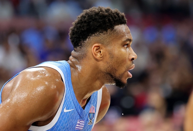 不可阻擋！字母哥半場(chǎng)7中6高效砍下16分6板3助2斷 正負(fù)值+20