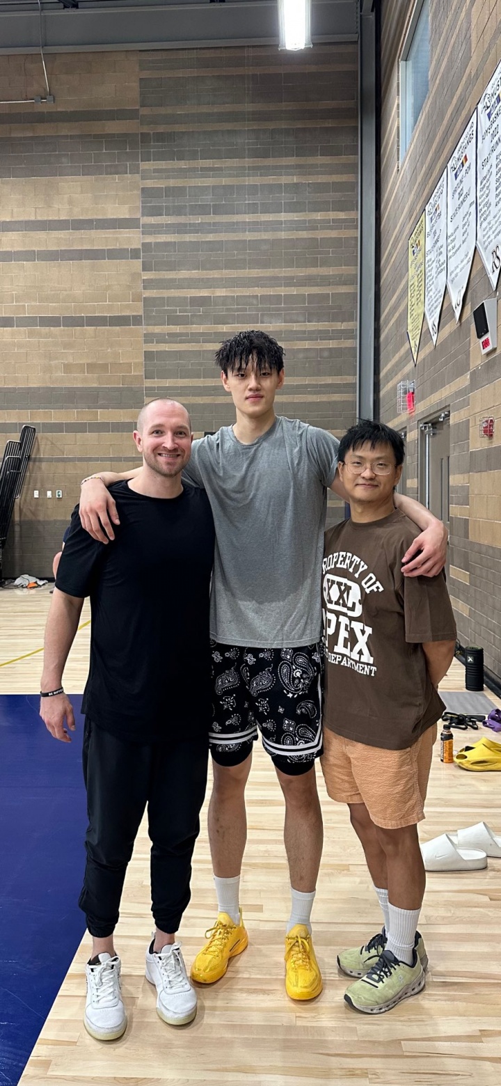 訓練師：曾凡博2米11&如此能投！網(wǎng)媒：凡博可能獲得籃網(wǎng)雙向合同